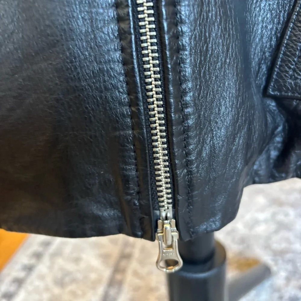 Wilsons Leather Black Zip Front Jacket Women’s Medium Genuine Leather Classic M